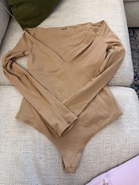 ALIX NYC Long Sleeve V-Neck Bodysuit in Tan